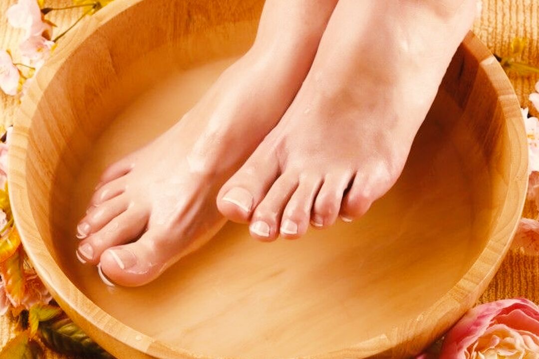 baño para el tratamiento de hongos en las uñas de los pies